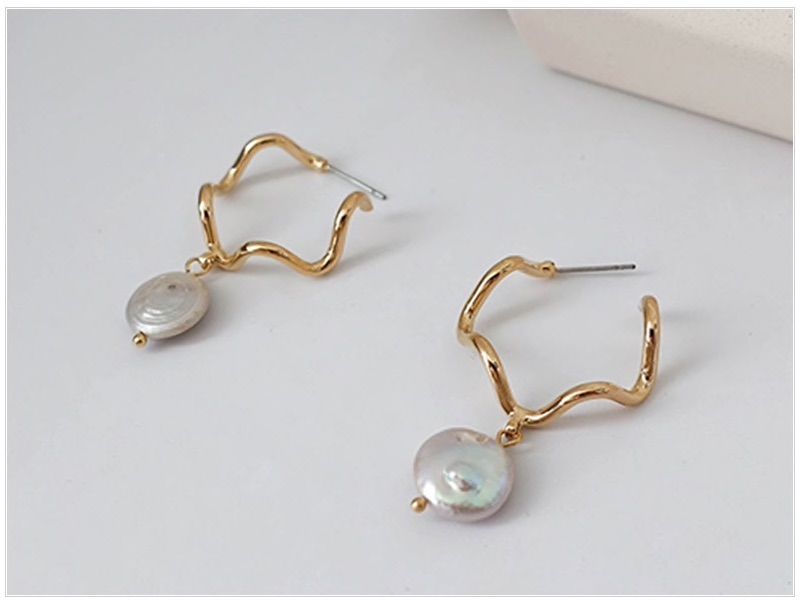 Curved Hoop Pearl Earrings - Style Limits